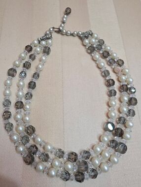 VINTAGE 1950'S PEARL AND CRYSTAL NECKLACE 15 To 18 Inches